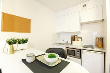 1 bed studio, Alexandra Road, Mutley, Plymouth, PL47EG - Image 1